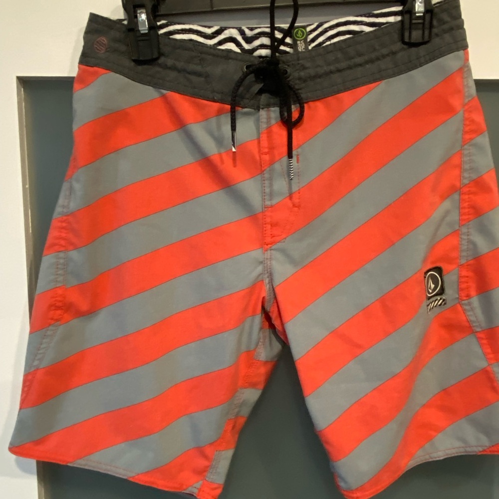 Volcom Mens board shorts Sz 29 /inseam 9”, gray/red stripe design. Like new.